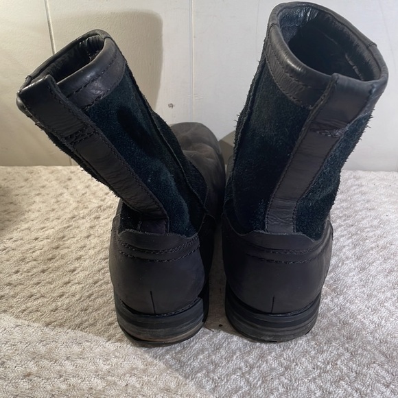 UGG  Leather Black Suede Leather Shearling Boots Unisex main image 8